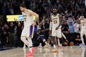 蘇群：湖人未來(lái)主軸將是盧卡+另一個(gè)內(nèi)線 有合適內(nèi)線就用里夫斯換