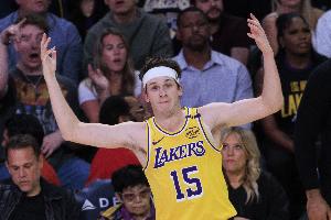 湖記：里夫斯明年肯定跳出合同 現(xiàn)在只能續(xù)8900萬(wàn)遠(yuǎn)低于其市場(chǎng)價(jià)