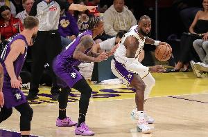 德羅贊：現(xiàn)在這些人的大多數(shù)根本不是2016年詹姆斯的對手