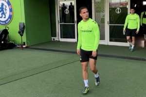 來踩場(chǎng)了！歐協(xié)聯(lián)官方社媒：安東尼實(shí)地考察，劍指歐協(xié)聯(lián)決賽！