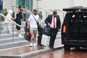 板上釘釘？曼晚：周日早上，庫(kù)尼亞被拍到出現(xiàn)在曼市酒店