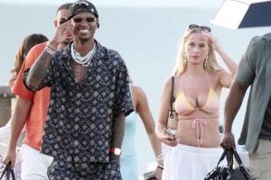 專業(yè)太陽報：拉什福德攜神秘金發(fā)女子一同前往法國度假