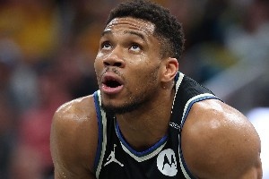 字母哥下家賠率：留雄鹿居首 馬刺第二 火箭第三