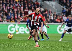 記者：B費(fèi)拒絕利雅得新月，這并不會(huì)影響曼聯(lián)嘗試引進(jìn)姆貝莫