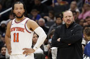 段冉：尼克斯的陣容還是不錯(cuò)的 只不過手握好牌的錫伯杜沒有打好