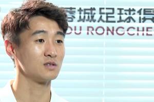 韋世豪：詹姆斯說因?yàn)楹⒆硬粫?huì)在賽場上打架，我覺得說得特別好