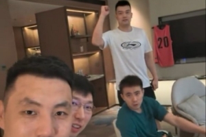 加油 翟曉川&周琦&趙繼偉&張才仁向即將高考的學(xué)子送上祝福