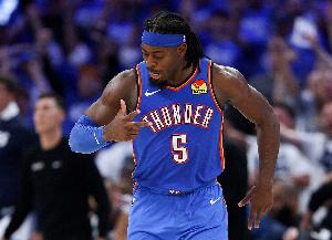 親筆|多特：人生信條是為達(dá)目標(biāo)不惜一切代價 總決賽不該談?wù)撐磥? >
                                        </div>
                                    </div>
                                                                        <div   id=