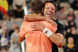 格拉諾勒斯/澤巴洛斯組合2-1取勝，奪得法網(wǎng)男雙冠軍