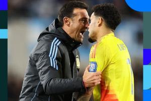 拉著迪亞斯說(shuō)了啥？斯卡洛尼保密：我祝賀了他，沒(méi)什么奇怪的