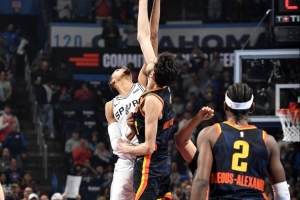 路威答經(jīng)典問題：首發(fā)亞歷山大、替補文班亞馬、裁掉愛德華茲