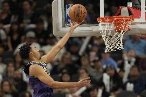 美記：活塞希望在東部更進一步 今夏有意全力追特雷-墨菲