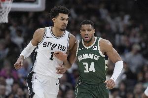 ESPN：馬刺并未就字母哥的交易進(jìn)行實質(zhì)性討論 而太陽則要價過高