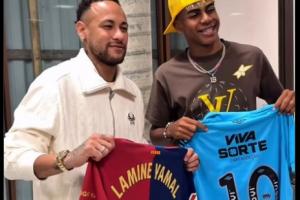 英雄惜英雄！巴薩官方曬亞馬爾內(nèi)馬爾交換球衣合影