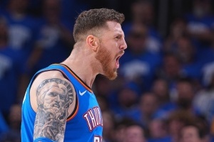 關(guān)鍵引援！哈滕常規(guī)賽場均11.2分10.7板 季后賽下滑但命中率過60%