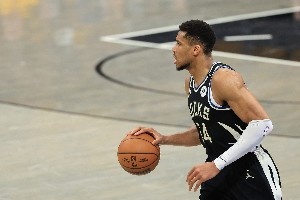 新賽季實(shí)力榜16-30：雄鹿日趨衰落16 76人椒帝沒(méi)譜21 太陽(yáng)失KD24