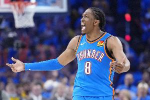 杰倫威談淚灑賽場：我看到人群中哭泣的母親 便再忍不住眼里淚水