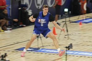 隊友官宣？歐文于NBA選秀大會前一天在INS關(guān)注弗拉格