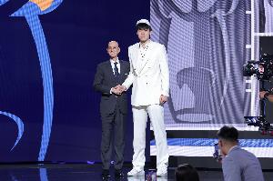 付政浩：楊瀚森在首輪第16順位被摘下超出了事先各方的預(yù)期