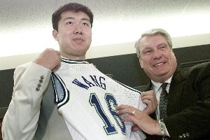 小楊16號(hào)球衣已上架同號(hào)碼5位名人堂 大郅加嫂佩賈眾星云集