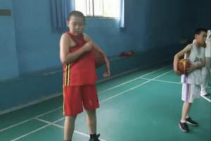 網(wǎng)友曬楊瀚森“黑料”：幾年前籃球班的小胖子楊瀚森