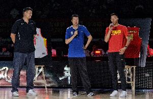 付政浩：姚明當(dāng)年改穿11號(hào)因葉莉 易建聯(lián)被雄鹿選中后繼續(xù)穿9號(hào)