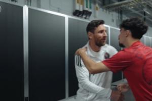 老友重逢！巴黎發(fā)布比賽花絮：賽前梅西與巴黎眾將挨個握手擁抱！