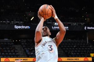 上賽季打滿82場！記者：太陽和快船有意保羅 黃蜂想給三球找替補