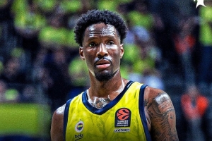 只為追夢(mèng)！海斯-戴維斯在費(fèi)內(nèi)巴切掙200萬(wàn)歐 進(jìn)NBA買(mǎi)斷費(fèi)100萬(wàn)歐