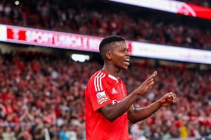 英媒：埃弗頓和伯恩利將與那不勒斯競爭本菲卡中場弗洛倫蒂諾