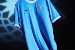 拉齊奧發(fā)布新賽季主客場球衣：美津濃設(shè)計，致敬米開朗基羅經(jīng)典