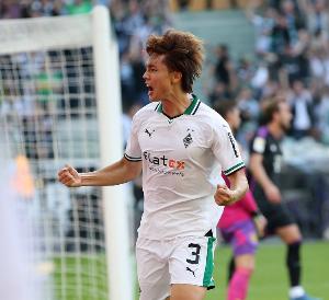 德天空：門興中衛(wèi)板倉滉解約條款過期，埃因霍溫商談引進球員