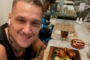 Zeus回應(yīng)約炮事件：自己是單身 不知道女生有男朋友 沒(méi)有說(shuō)過(guò)中國(guó)女孩是easy girl