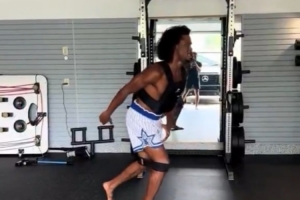 形象有點(diǎn)狂野 雷霆記者曬亞歷山大休賽期訓(xùn)練視頻