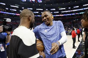 美記：除本西外尼克斯還關(guān)注威少和保羅 不過簽約的可能性非常小