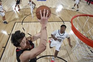 媒體人：楊瀚森和奎因都展現(xiàn)特點 球迷沒必要厚此薄彼踩一捧一