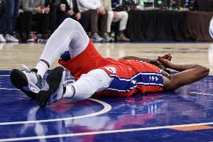 恩比德談膝傷：76人不想聽我說話 我跟記者說需要手術(shù)是求救