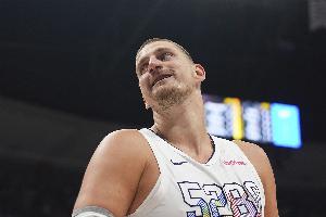 約基奇：別看我有點(diǎn)豐滿 但是我每個(gè)夏天都在努力訓(xùn)練&保持體能