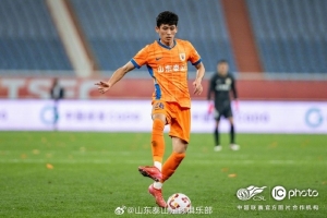 山東泰山球員買(mǎi)烏郎·米吉提租借至青島海牛