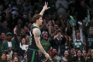 14中2！謝爾曼：我只是暫時投籃低迷 想走出低谷就得繼續(xù)投下去