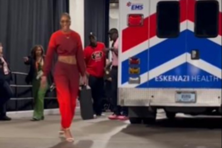 她還沒官宣我！阿賈穿高跟鞋霸氣走秀熱巴在身后鬼鬼祟祟