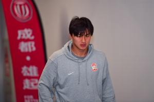 德轉(zhuǎn)：上海海港球員向榮峻租借中甲廣西平果