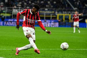 羅馬諾：貝西克塔斯提出租借+購買選擇權(quán)提議，希望引進(jìn)埃默森