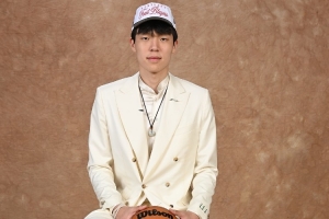 隊記：若你不認(rèn)識楊瀚森&他身上無自帶光環(huán) 那你能看出他打得最好