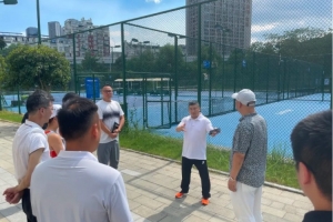 湖北省體育局慰問鄭欽文的父親，向其表達了對鄭欽文術(shù)后的關(guān)切