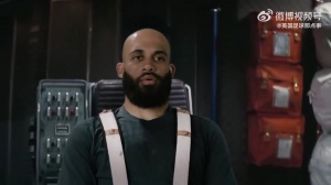 姆貝莫獻給小蜜蜂的告別視頻用心了，借用了電影“星際穿越”片段