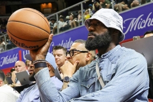 克拉克：詹姆斯是我們這代人的喬丹 他就是我一直仰望的偶像