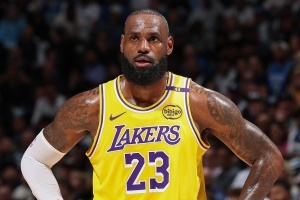 詹姆斯：NBA應(yīng)設(shè)立年度最佳進(jìn)攻球員獎 就像NFL那樣