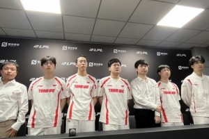 WE賽后群訪 教練：感覺JDG核心依舊是雙C和打野 更多還是拼團戰(zhàn)