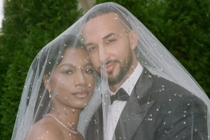 曾問(wèn)老詹讀書(shū)感悟！頂級(jí)身材女主持大婚KD追夢(mèng)到場(chǎng)祝賀